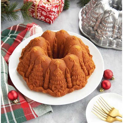 Forma Very Merry Bundt® Nordicware