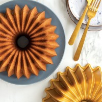 Brilliance Bundt Pan Dourada Nordic Ware