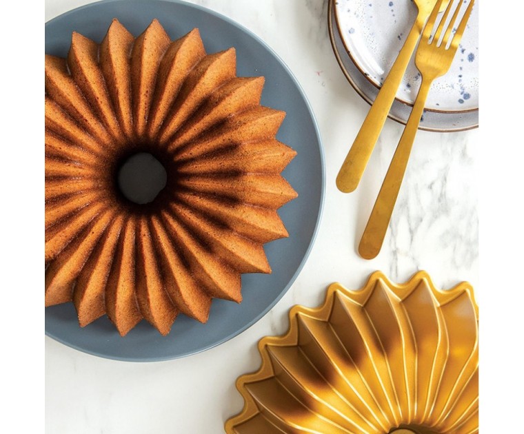 Brilliance Bundt Pan Dourada Nordic Ware