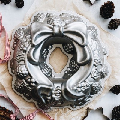 Forma Holiday Wreath Nordic Ware