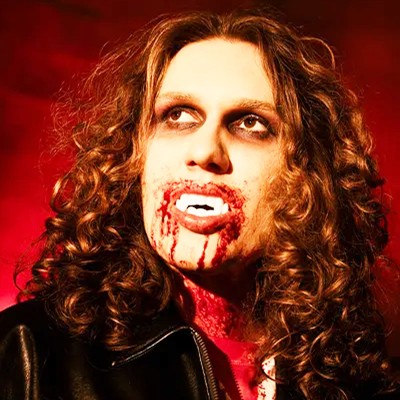 Dentes de vampiro brancos