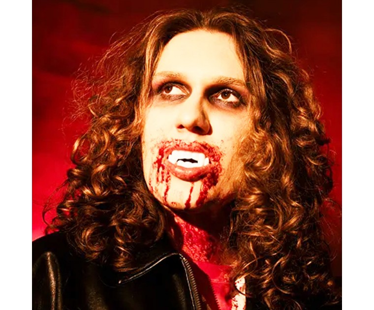 Dentes de vampiro brancos